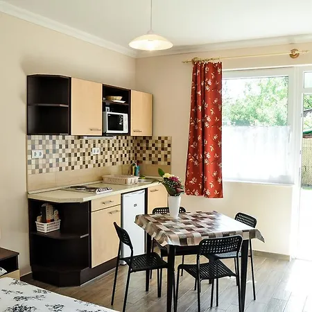 Magyar Apartman Iii.